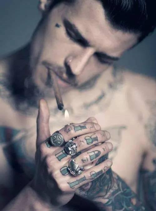 吃瓜外国纹身男,一场关于美食与文化的独特邂逅