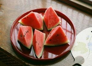 东馆吃瓜,揭秘吃瓜群众的狂欢盛宴