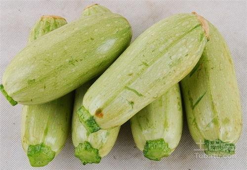 吃瓜不能喝酒吗,揭秘健康饮食新风尚