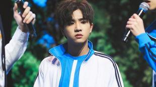 王俊勇吃瓜图片,瓜界新宠儿