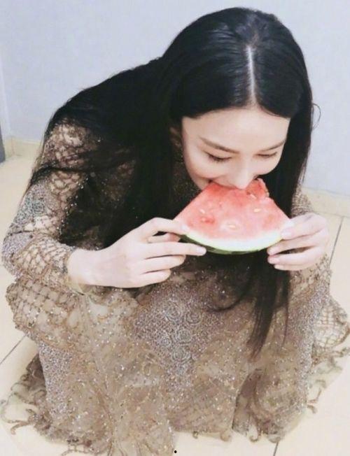 吃瓜裙125285,揭秘吃瓜裙125285背后的故事与魅力